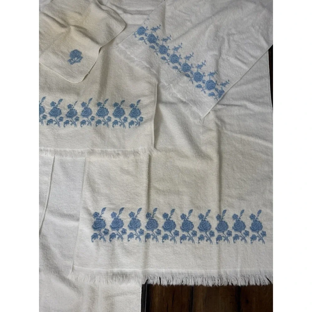 Vintage Dundee 7 Piece Set Bath & Hand Towel Retro Blue Floral Embroidery U.S.A.